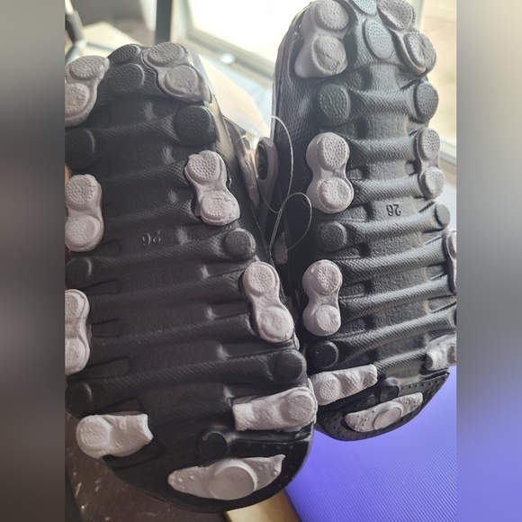 Boy slides - Picture 3 of 3